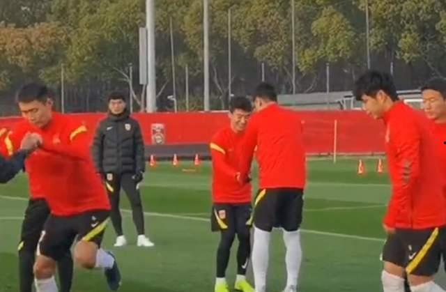 国足记者爆料视频,揭秘国足备战幕后故事